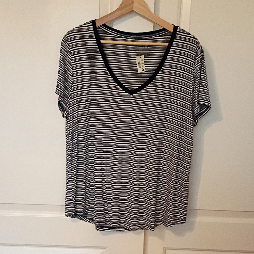 American Eagle Seriously Soft Striped Black And White V Neck Top Size XL NWT